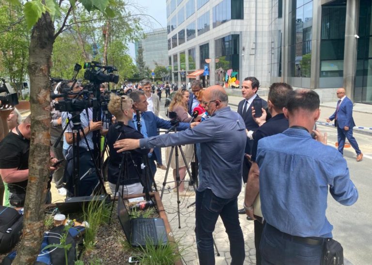 Kryeministri Kurti për mediat në Bruksel: Nga ana e jonë, takimi ishte konstruktiv