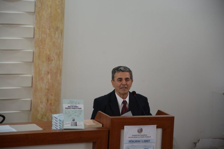 Politika cakton moralin e njerëzve 