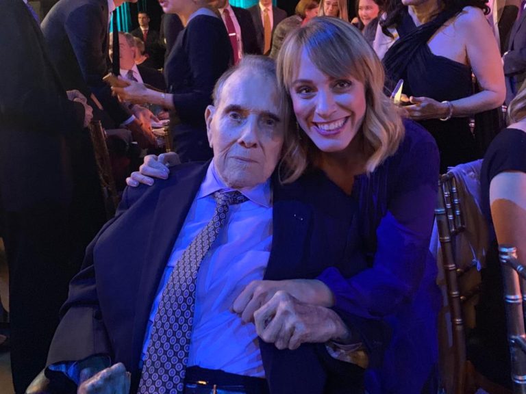 Bob Dole, burrështetasi amerikan – Hero dhe Fanar për Lirinë e Kosovës