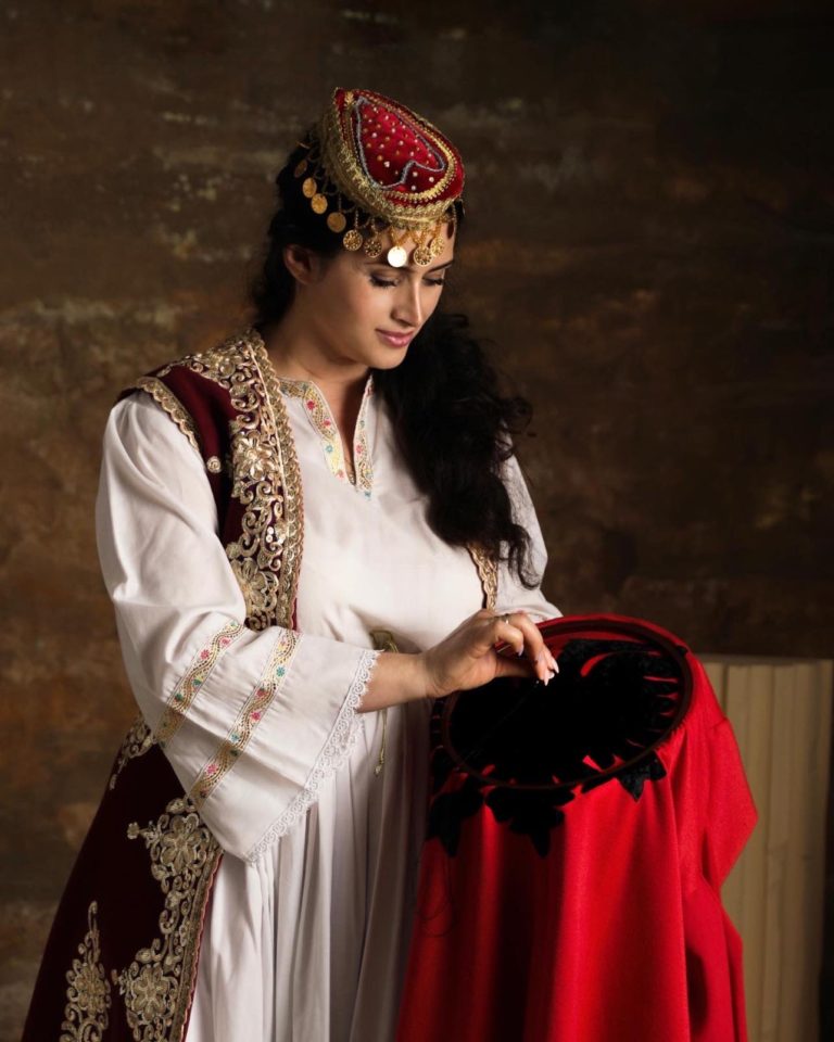 Eva Dori, “misionarja” e gjuhës dhe vlerave kulturore, certifikatë mirënjohje nga Shoqata “Bijtë e Shqipes”, Filadelfia
