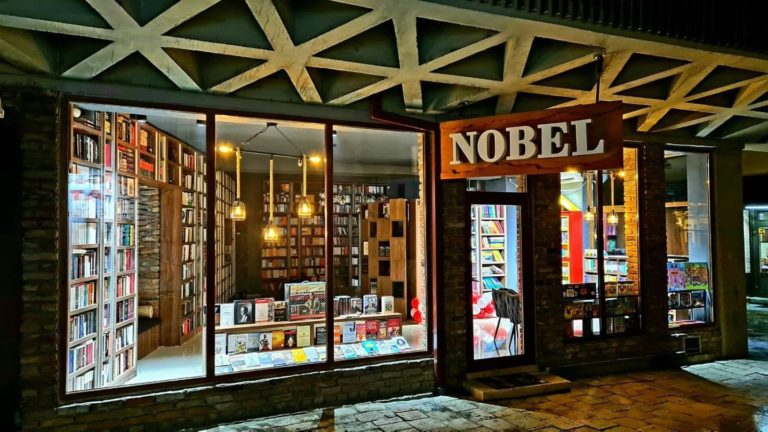Libraria NOBEL e Shkupit nuk mundi të mbijetonte, se shqiptarët e Maqedonisë janë duke u zhvendosur në universin kulturor të botës arabe!