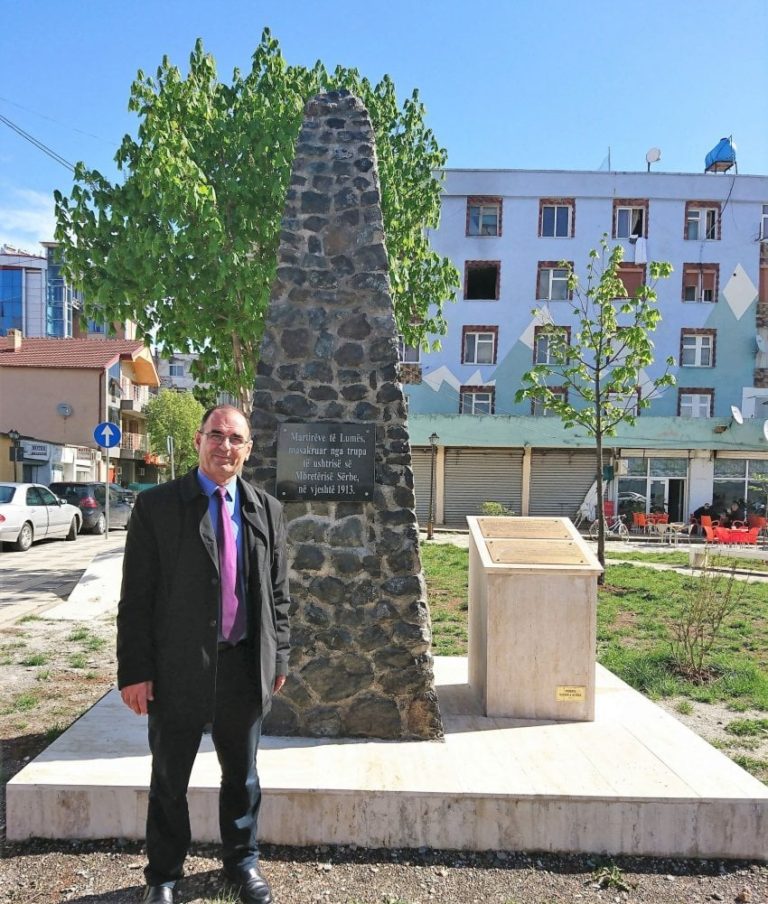 Anti – Shqiptare! Pse e zhduken memorialin në nderim të viktimave serbe në Kukës dhe u bë kështu dëshira serbe …?!