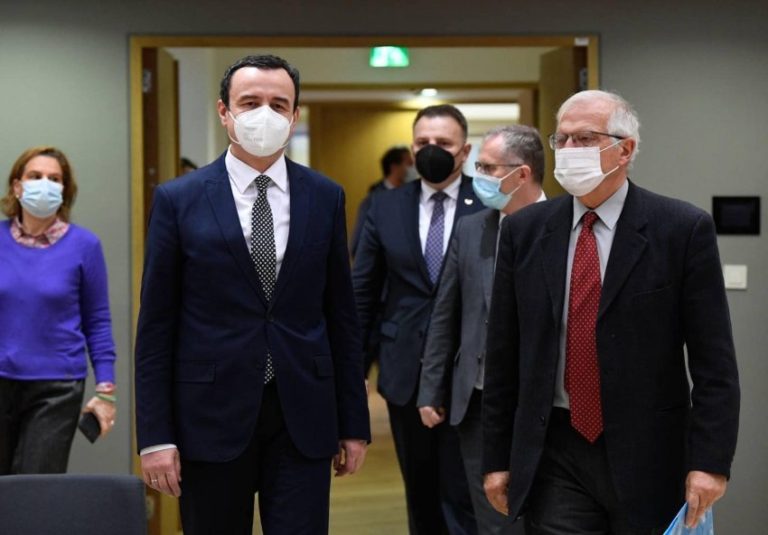 Mesuesi (i keq) si diplomati Borrel … dhe nxënësi!