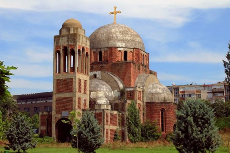 Kishë dhe prona të dhunshme të grabitura nga Universiteti nuk mund të ketë!