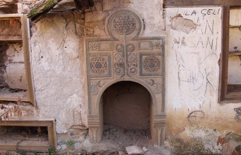 Oxhaku në shtëpinë e fortifikuar të Fazli Bllatës