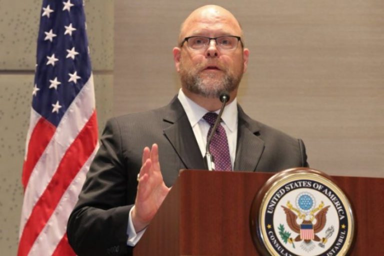 Ambasadori amerikan në Prishtinë Jeff Hovenier, na i zbuloi edhe njëherë tradhtarët!