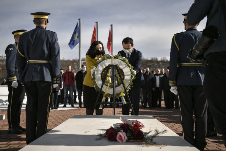 Kryeministri Kurti: Zahir Pajaziti, Edmond Hoxha dhe Hakif Zejnullahu ishin kushtrimi i çlirimit