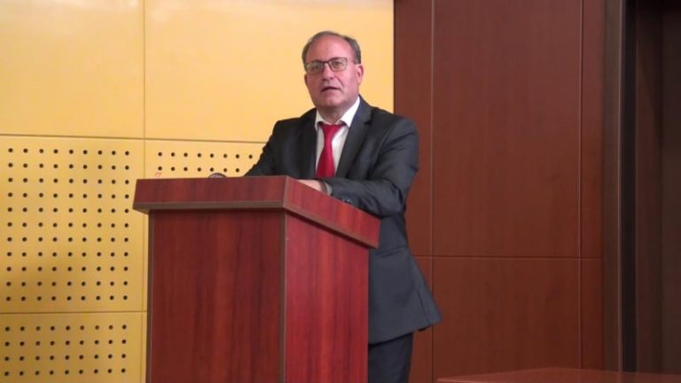Mazohizmi politik duhet të marrë fund