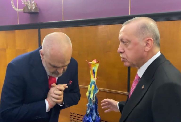 Moisiu (Edi) …, jetën dhe vdekjen e tij e linte në dorë të Skënderbeut [Erdoganit]!