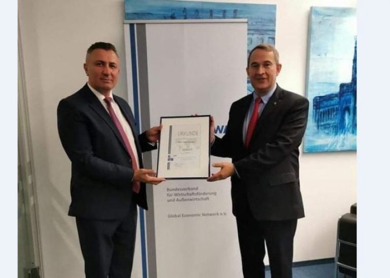 Sami Hyseni – Semi, u gradua me titullin senator i parë shqiptarë pranë asociacionit federal gjerman për zhvillim ekonomik