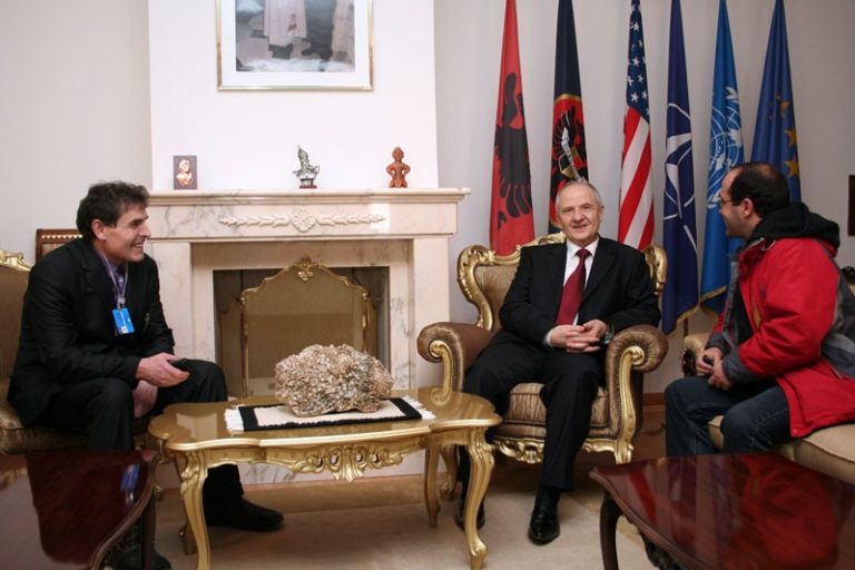 Kosova 14 vjet shtet, nesër festohet Dita e Pavarësisë