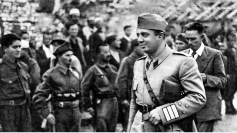 Komunizmi , ideologjia e kontrollit mbi jetën private