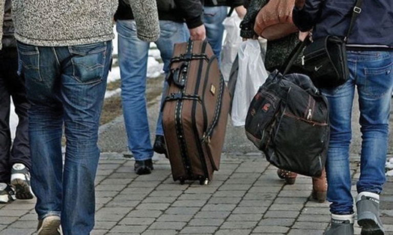 A ndikon propaganda negative mediatike dhe e portaleve në largimin e rinisë dhe të diplomuarve?
