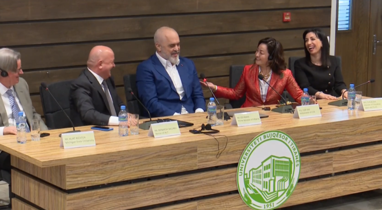 Kryeministri Rama tallet me amerikën në prani të Yuri Kim