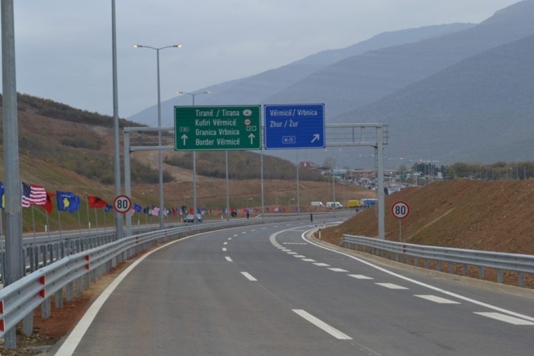 Kalendar: 1 Prill 1996 – Dita e parë e kalimit të kufirit nga Kosova në Shqipëri pa viza dalëse