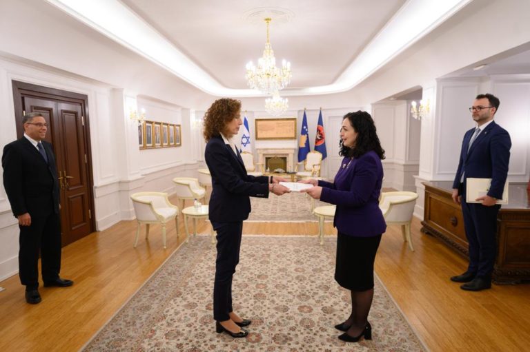 Presidentja Osmani pranoi letrat kredenciale nga ambasadorja e Izraelit në Kosovë, Tamar Ziv: Kosova dhe Izraeli do t’i thellojnë raportet ndërshtetërore