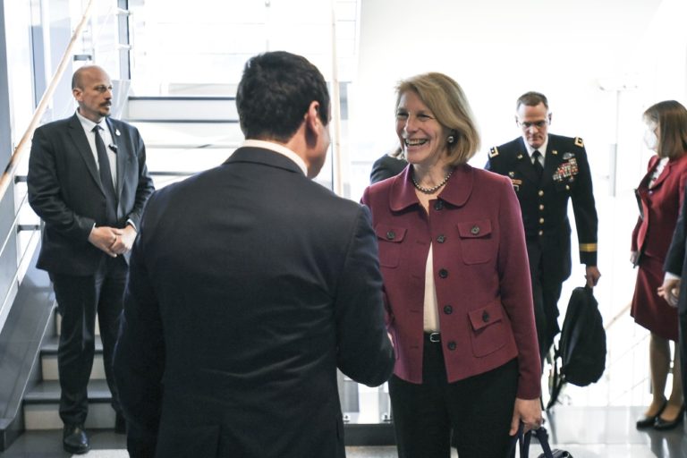 Kryeministri Kurti priti në takim Ndihmës Sekretaren e SHBA-së për Çështje Evropiane dhe Euraziatike, Karen Donfried