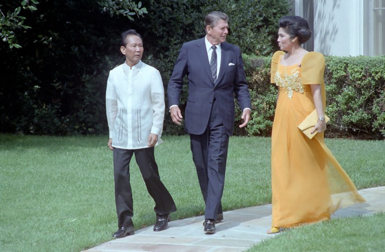 Djali 64-vjeçar (Bongbong) i ish-Presidentit Ferdinand Marcos dhe Sara vajza e ish-Presidentit Rodrigo Duterte (me 31 milion vota popullore) janë liderët e rinj të Filipineve 