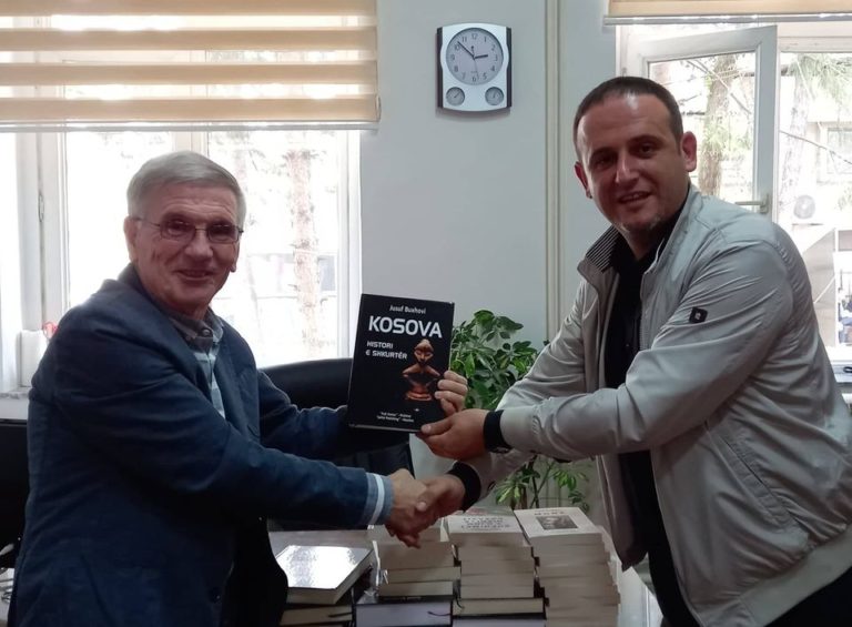 Prizreni i dy Lidhjeve Shqiptare, orë historie me Jusuf Buxhovin në gjimnazin “Gjon Buzuku” të Prizrenit