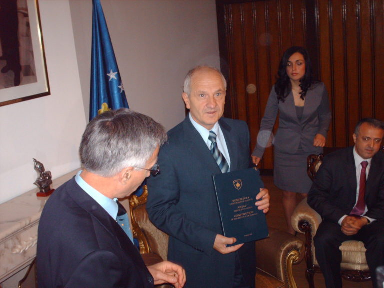 Kalendar – Kosova shtet, para 14 viteve hyri në fuqi Kushtetuta