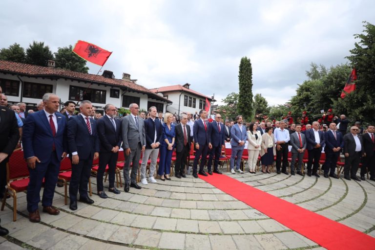 Në Prizren festohet 144 vjetori i Lidhjes Shqiptare, së bashku kryetarët e bashkive e komunave të trojeve etnike