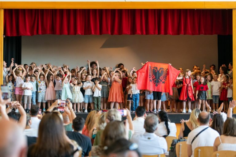 Në sytë dhe në zemrat e fëmijëve shqiptarë 