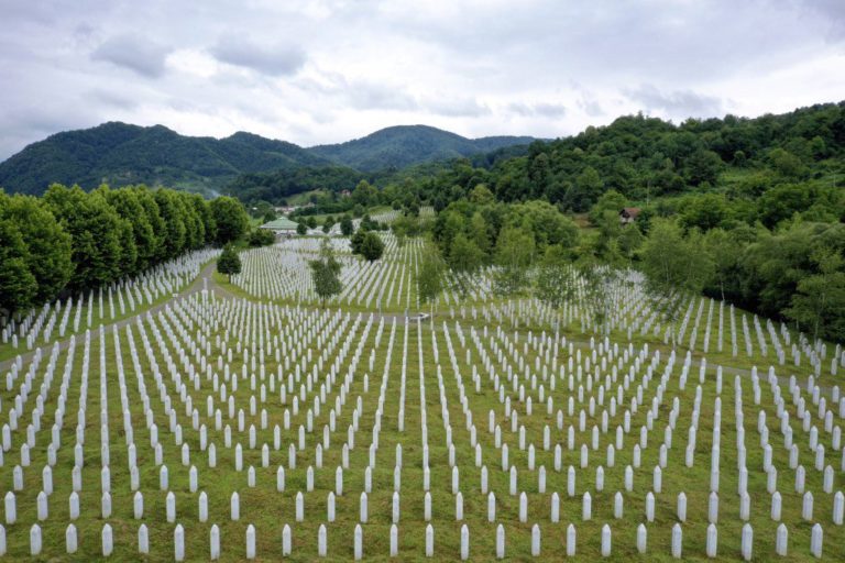Rezoluta e Kombeve të Bashkuara rreth gjenocidit të Serbisë në Srebrenicë, vetëm denaficikimi e shpëtoj Serbinë