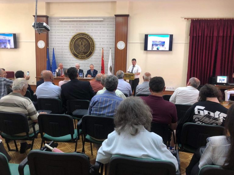 Në Tiranë, Qendra Shqiptare për Studime Amerikane e Britanike (ACABS), ka promovuar librin “Ambasadorët amerikan për shqiptarët”, të autorit Ramiz Lushaj 