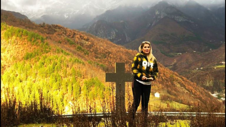 Në djepin e patriarkalizmit lind gruaja e parë që i këndon lahutës