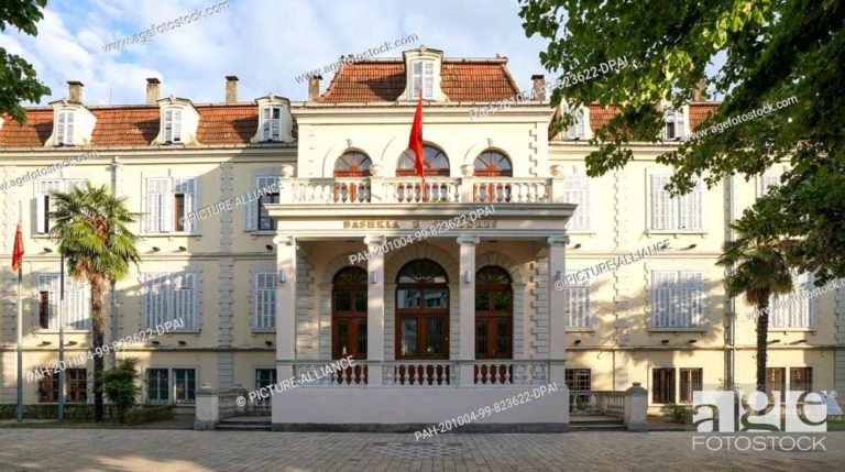 Sonte kam dëgjuar emisioniet e Radio Shkodrës përmes Radio Gardenit në internet