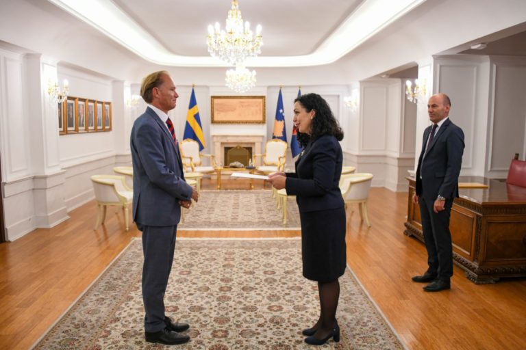 Presidentja Osmani pranoi letrat kredenciale nga ambasadori i Suedisë, Jonas Westerlund 