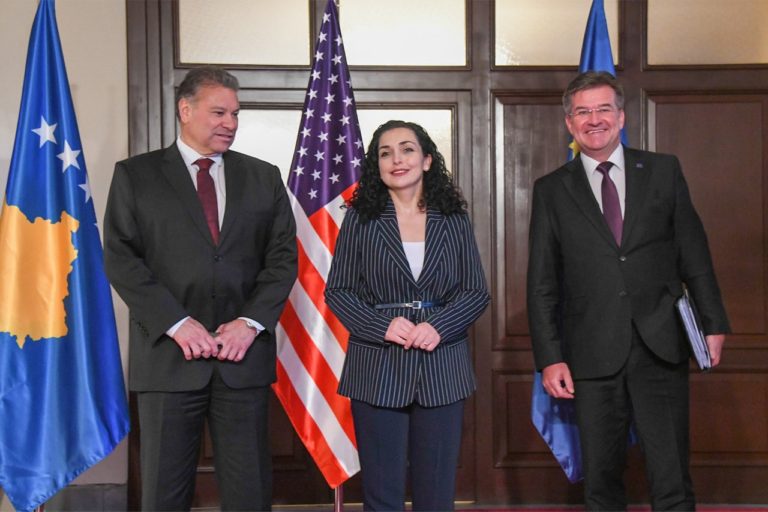 Presidentja Osmani në takim me të dërguarit e posaçëm Lajčák dhe Escobar: Kosova është palë konstruktive, e përgatitur dhe e angazhuar në procesin e dialogut të përqëndruar në njohjen e ndërsjellë