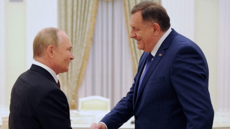 Vladimir Putin e takon në Moskë Milorad Dodik-un, udhëheqësin e serbëve të Bosnjës