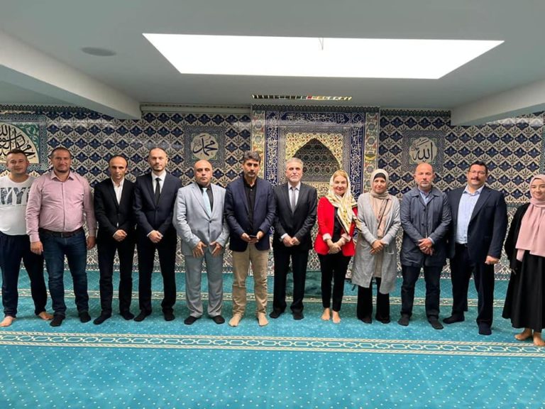 Pse u dashka që Unioni i Qendrave Islame “shqiptare” në Gjermani, ti takoj me deputetin turk Orhan Atalay përfaqësuesit e konsullatës së Kosovës dhe Maqedonisë?