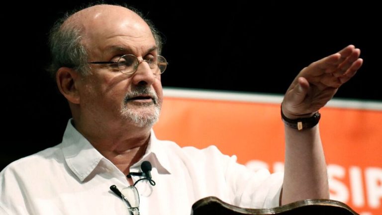 Policia e armatosur e pranishme në përkujtimin për Rushdie në Oslo, shkrimtarët do të lexojnë zëshëm nga “Vargjet Satanike”