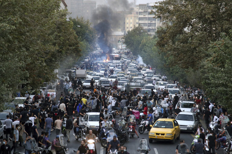 Numri i të vdekurve gjatë demonstratave në Iran po rritet, 31 persona thuhet se janë vrarë