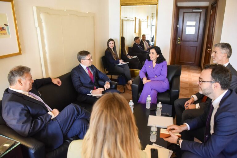 Presidentja Osmani takoi këshilltarin e Departamentit të Shtetit të SHBA-së, Derek Chollet dhe të dërguarin amerikan për Ballkanin Perëndimor, Gabriel Escobar
