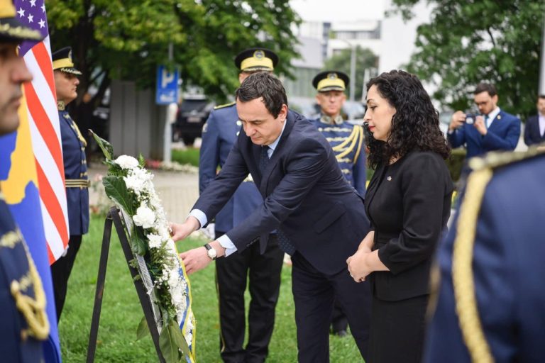 Albin Kurti dhe Vjosa Osmani ua kthyen dinjitetin viktimave të luftës