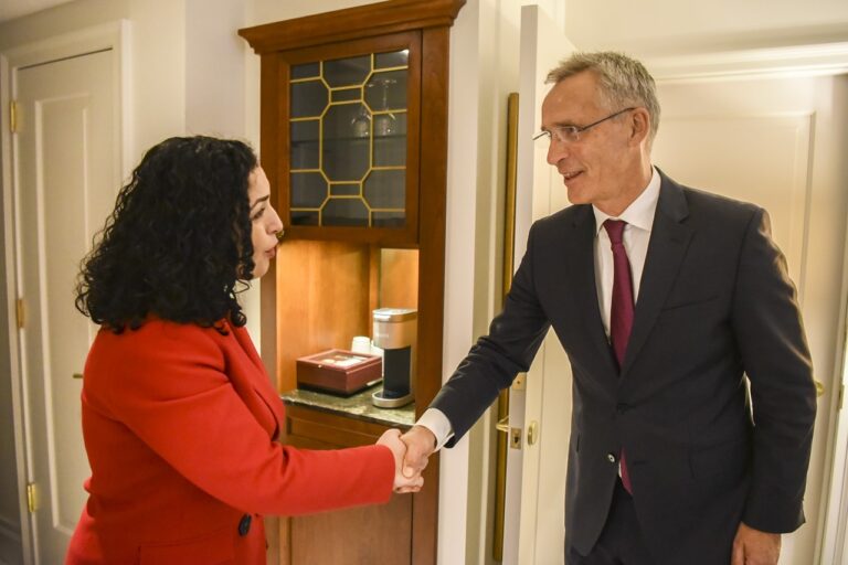Presidentja Osmani dhe zv. kryeministrja Gërvalla- Schwarz takuan sekretarin e Përgjithshëm të NATO -s, Jens Stoltenberg