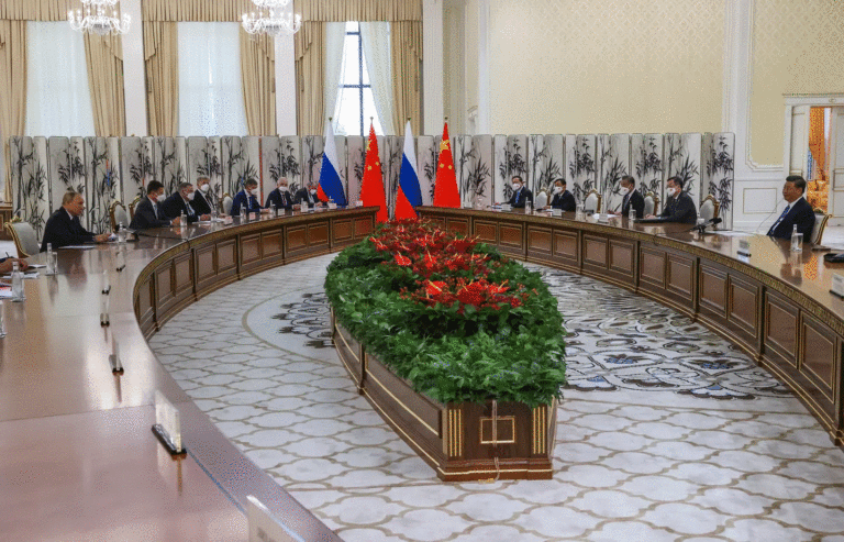 Kur mysafirët e drekës shkuan në luftë, ra gjendja shpirtërore në festën e Putinit dhe Xi-së