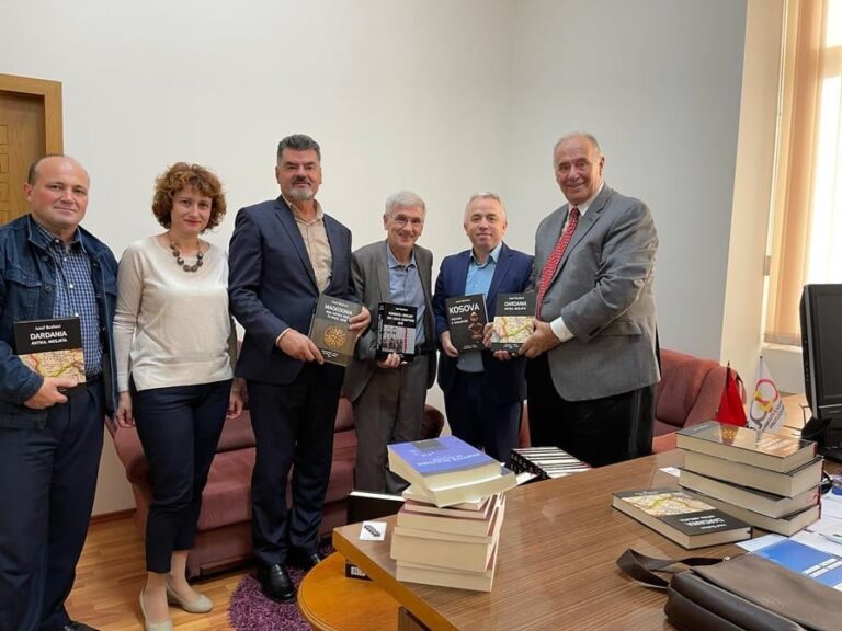 Drejtori i Institutit të Historisë në Tiranë e priti Jusuf Buxhovin, historianin dhe shkrimtarin nga Prishtina