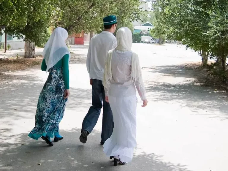 Sipas profetit Mohamad lejohet poligamia