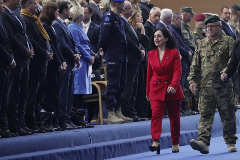 Presidentja Osmani në ceremoninë e ndërrimit të Komandës së KFOR-it: Kosova në NATO do t’i  kontribuojë paqes e stabilitetit në rajon dhe Evropë 