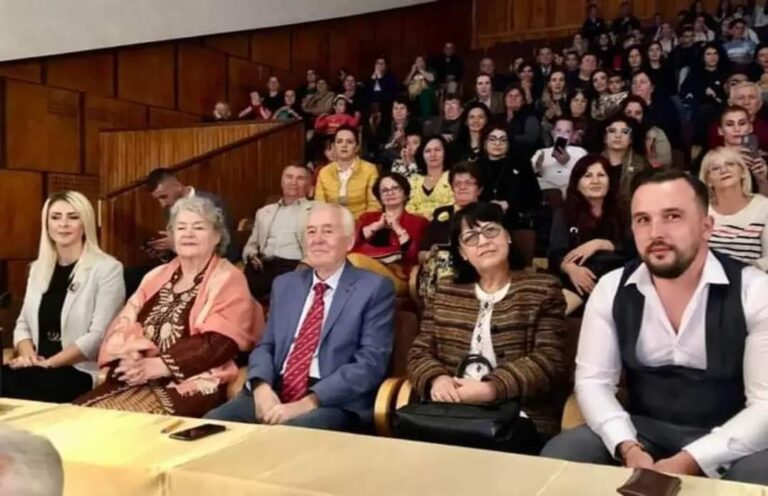 Etleva Rrapa, organizatore e Festivalit “Mikrofoni i Artë, Vaçe Zela”, në Lushnje, rizgjim për figurat madhështore dhe investim në kulturë 