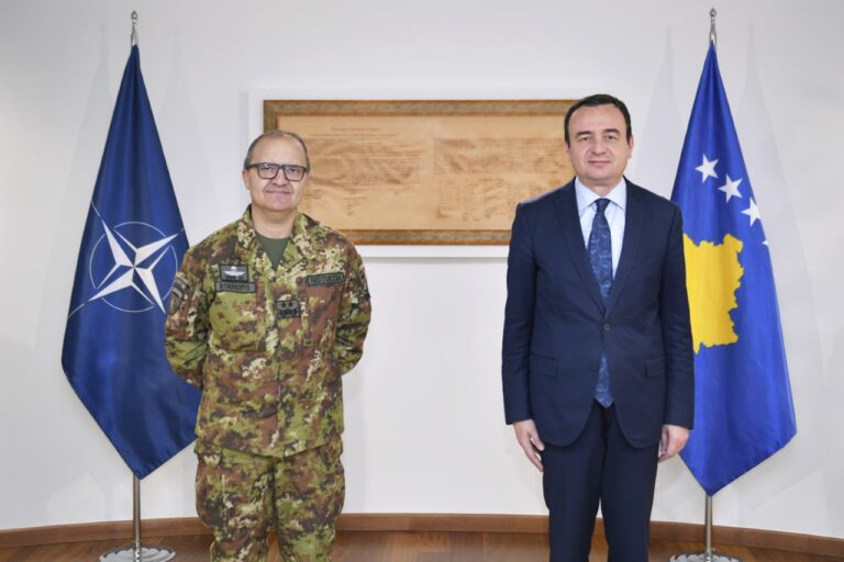 Kryeministri Kurti priti në takim Komandantin e ri të KFOR-it, Gjeneralmajorin Angelo Michele Ristuccia