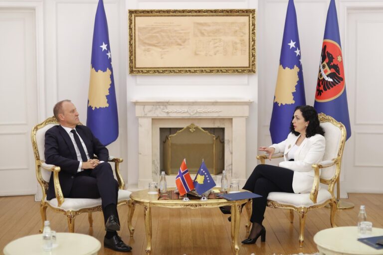 Presidentja Osmani takoi ambasadorët e Norvegjisë, Greqisë dhe Luksemburgut 