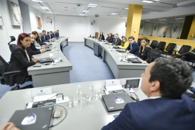 Mblidhet kabineti qeveritar, diskutojnë për situatën aktuale në vend