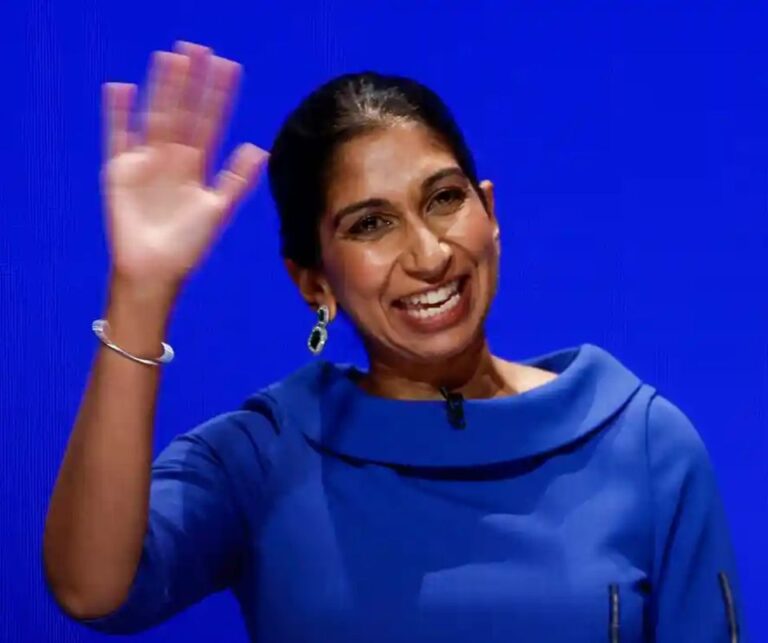 Suella Bravermani asht ministre e Mbrendshme e Britanisë së Madhe, gjuha e saj asht dy herë ma fyese kur flet kundër emigrantëve shqiptarë
