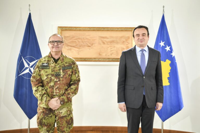 Kryeministri Kurti priti në takim Komandantin e KFOR-it, Gjeneralmajorin Angelo Michele Ristuccia