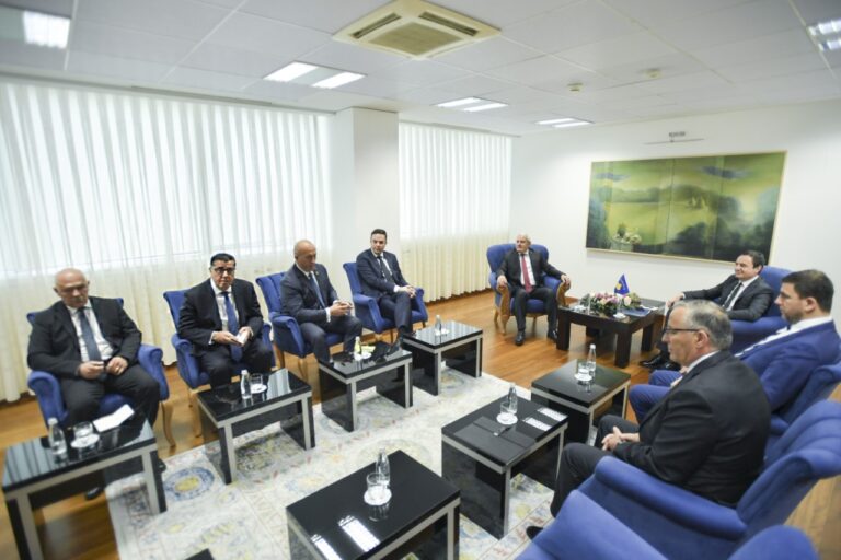 Kryeministri Kurti priti në takim liderët e partive opozitare